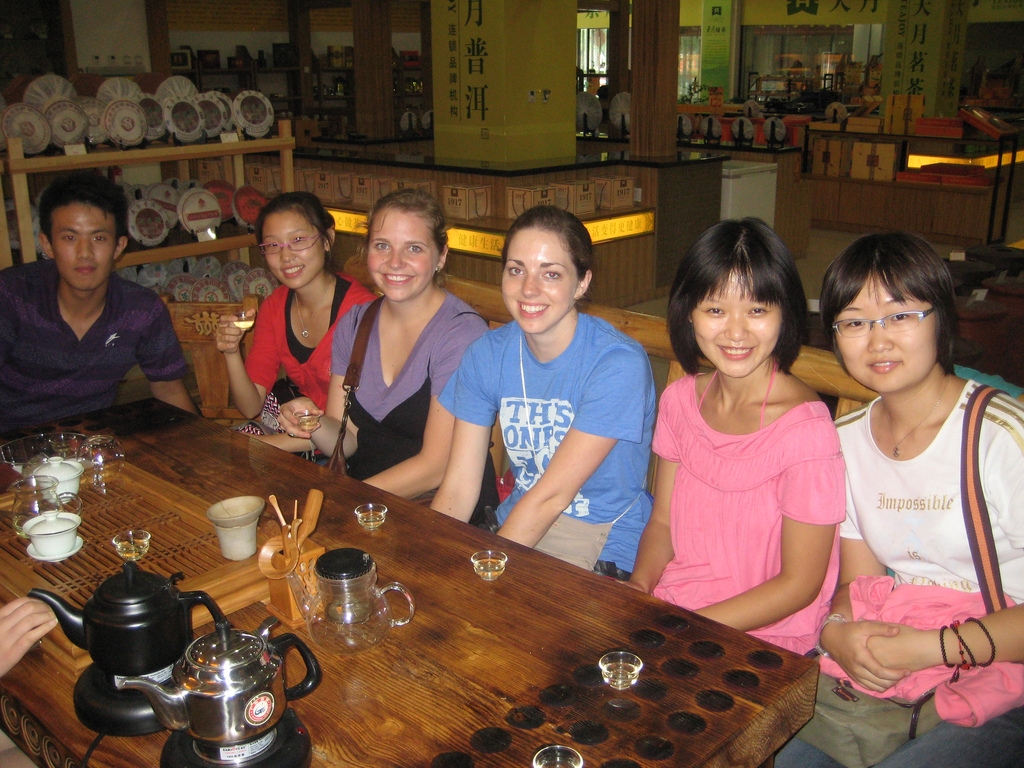 High school students learning Chinese Tea Culture